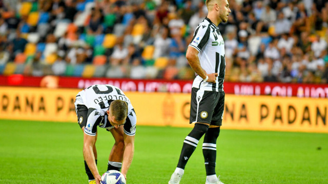 Photo LiveMedia/Ettore Griffoni
Udine, Italy, August 20, 2022, italian soccer Serie A match
Udinese Calcio vs US Salernitana
Image shows:
Udinese's Gerard Deulofeu before the free kick
LiveMedia - World Copyright