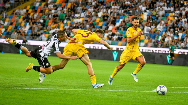 Photo LiveMedia/Ettore Griffoni
Udine, Italy, August 20, 2022, italian soccer Serie A match
Udinese Calcio vs US Salernitana
Image shows:
Foul of Salernitana's Norbert Gyomber on Udinese's Gerard Deulofeu
LiveMedia - World Copyright