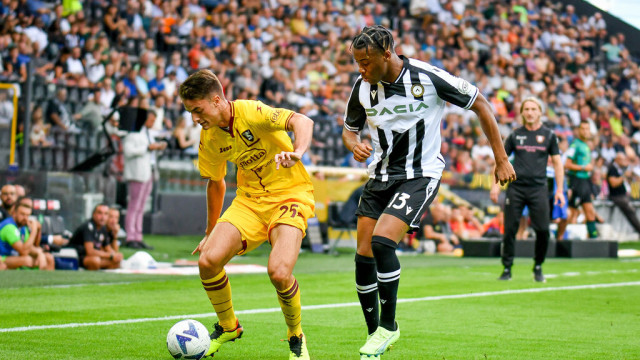 Photo LiveMedia/Ettore Griffoni
Udine, Italy, August 20, 2022, italian soccer Serie A match
Udinese Calcio vs US Salernitana
Image shows:
Udinese's Destiny Iyenoma Udogie in action against Salernitana's Giulio Maggiore
LiveMedia - World Copyright