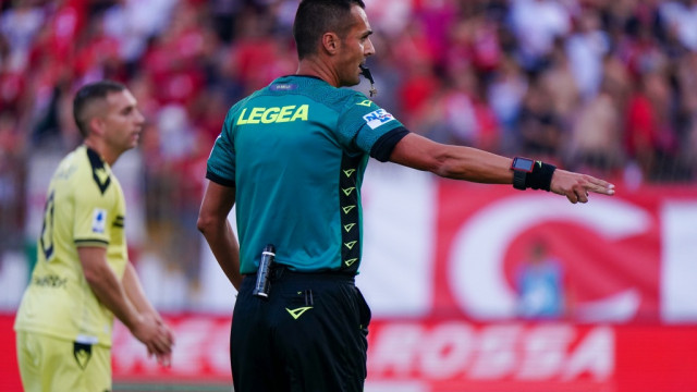 Photo LiveMedia/Luca Rossini
Monza, Italy, August 26, 2022, italian soccer Serie A match
AC Monza vs Udinese Calcio
Image shows:
Marco Di Bello (Referee)
LiveMedia - World Copyright