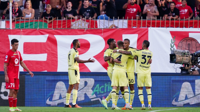 Photo LiveMedia/Luca Rossini
Monza, Italy, August 26, 2022, italian soccer Serie A match
AC Monza vs Udinese Calcio
Image shows:
The team (Udinese Calcio) celebrates the goal of Beto Betuncal (Udinese Calcio)
LiveMedia - World Copyright