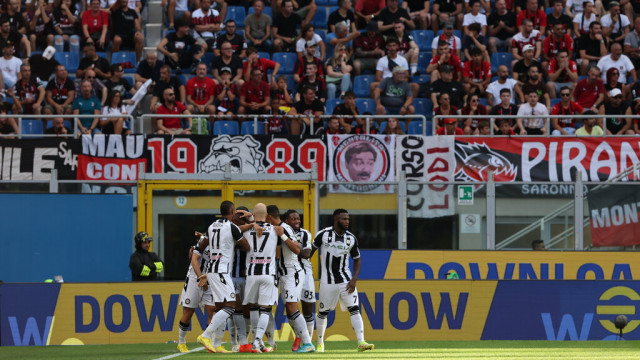 Photo LiveMedia/Fabrizio Carabelli
Milan, Italy, August 13, 2022, italian soccer Serie A match
AC Milan vs Udinese Calcio
Image shows:
Rodrigo Becao of Udinese Calcio celebrates with his team mates after scoring a goal during the Serie A 2022/23 football match between AC Milan and Udinese Calcio at Giuseppe Meazza Stadium, Milan, Italy on August 13, 2022
LiveMedia - World Copyright
