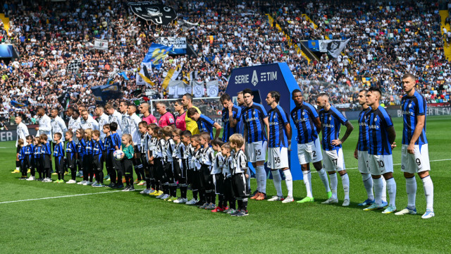 Photo LiveMedia/Alessio Marini
Udine, Italy, September 18, 2022, italian soccer Serie A match
Udinese Calcio vs Inter - FC Internazionale
Image shows:
Udinese Calcio and Inter line up with the Arc alignment Lega Serie A
LiveMedia - World Copyright