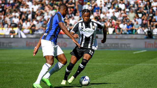 Photo LiveMedia/Ettore Griffoni
Udine, Italy, September 18, 2022, italian soccer Serie A match
Udinese Calcio vs Inter - FC Internazionale
Image shows:
Udinese's Destiny Iyenoma Udogie in action against Inter's Denzel Dumfries
LiveMedia - World Copyright