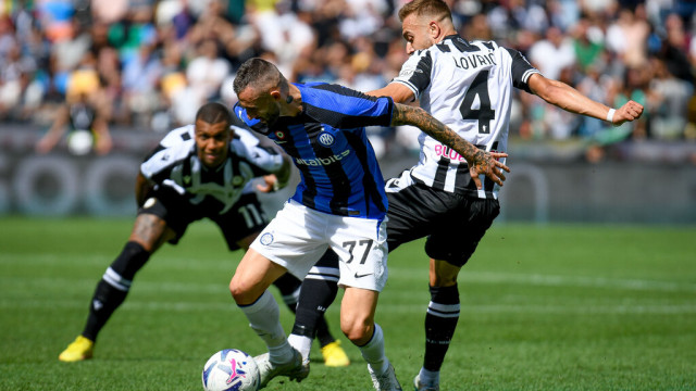 Photo LiveMedia/Ettore Griffoni
Udine, Italy, September 18, 2022, italian soccer Serie A match
Udinese Calcio vs Inter - FC Internazionale
Image shows:
Inter's Marcelo Brozovic hindered by Udinese's Sandi Lovric
LiveMedia - World Copyright