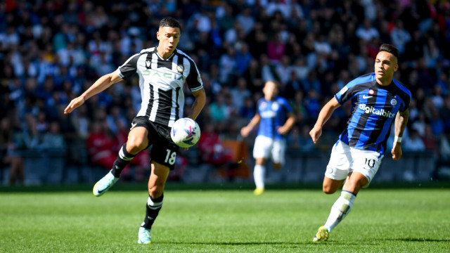 Photo LiveMedia/Ettore Griffoni
Udine, Italy, September 18, 2022, italian soccer Serie A match
Udinese Calcio vs Inter - FC Internazionale
Image shows:
Udinese's Nehuen Perez in action against Inter's Lautaro Martinez
LiveMedia - World Copyright