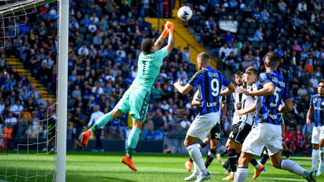 Photo LiveMedia/Ettore Griffoni
Udine, Italy, September 18, 2022, italian soccer Serie A match
Udinese Calcio vs Inter - FC Internazionale
Image shows:
Udinese's Marco Silvestri saves a goal
LiveMedia - World Copyright