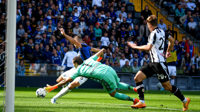 Photo LiveMedia/Ettore Griffoni
Udine, Italy, September 18, 2022, italian soccer Serie A match
Udinese Calcio vs Inter - FC Internazionale
Image shows:
Inter's Edin Dzeko scores a goal canceled for offside
LiveMedia - World Copyright