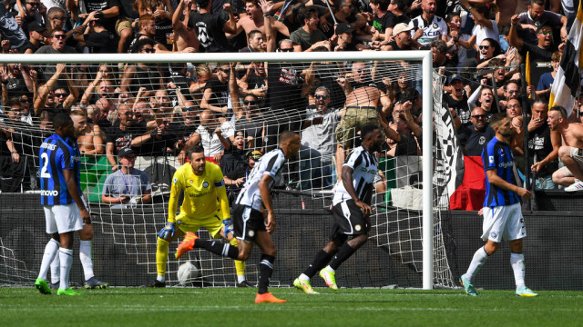 Photo LiveMedia/Alessio Marini
Udine, Italy, September 18, 2022, italian soccer Serie A match
Udinese Calcio vs Inter - FC Internazionale
Image shows:
Udinese's Jaka Bijol score the goal of 2-1
LiveMedia - World Copyright