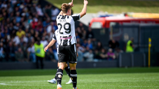 Photo LiveMedia/Ettore Griffoni
Udine, Italy, September 18, 2022, italian soccer Serie A match
Udinese Calcio vs Inter - FC Internazionale
Image shows:
Udinese's Jaka Bijol celebrates after scoring a goal
LiveMedia - World Copyright