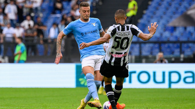 Photo LiveMedia/Fabrizio Corradetti
Rome, Italy, October 16, 2022, italian soccer Serie A match
SS Lazio vs Udinese Calcio
Image shows:
Sergej Milinkovic-Savic (SS Lazio) Rodrigo Becao (Udinese Calcio) during the Italian Football Championship League A 2022/2023 match between SS Lazio vs Udinese Calcio at the Olimpic Stadium in Rome on 16 October 2022.
LiveMedia - World Copyright