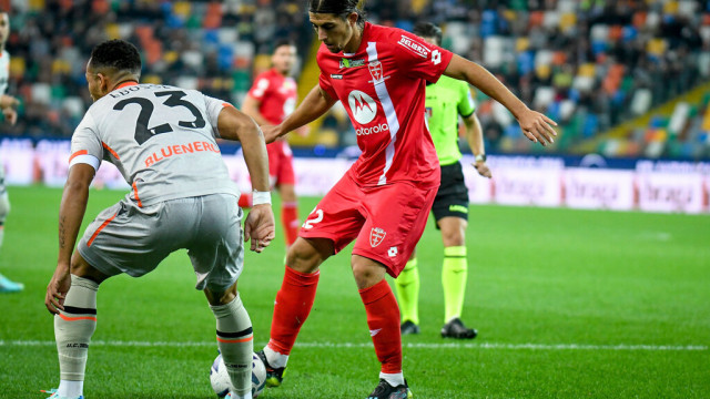 Photo LiveMedia/Ettore Griffoni
Udine, Italy, October 19, 2022, Italian football Coppa Italia match
Udinese Calcio vs AC Monza
Image shows:
Monza's Filippo Ranocchia in action against Udinese's Enzo Ebosse
LiveMedia - World Copyright