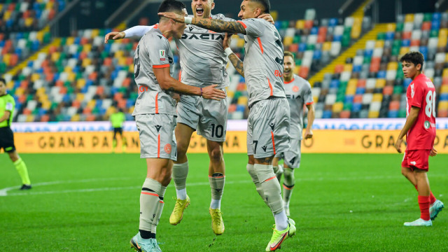 Photo LiveMedia/Alessio Marini
Udine, Italy, October 19, 2022, Italian football Coppa Italia match
Udinese Calcio vs AC Monza
Image shows:
Udinese's Nehuen Perez celebrates after scoring a goal 2-1
LiveMedia - World Copyright