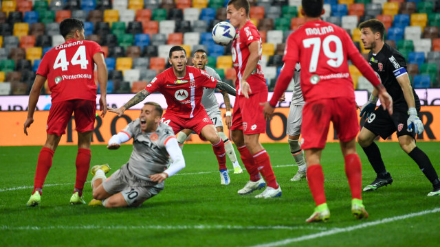 Photo LiveMedia/Alessio Marini
Udine, Italy, October 19, 2022, Italian football Coppa Italia match
Udinese Calcio vs AC Monza
Image shows:
Foul of Udinese's Gerard Deulofeu in AC Monza area
LiveMedia - World Copyright